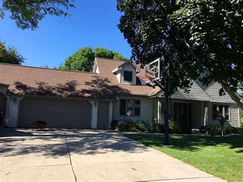 1442 S Chestnut Ave, Green Bay, WI 54304. . Green bay houses for rent